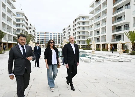 İlham Əliyev və Mehriban Əliyeva “Sea Breeze” istirahət mərkəzinin ərazisində layihələrlə tanış olublar - YENİLƏNİB