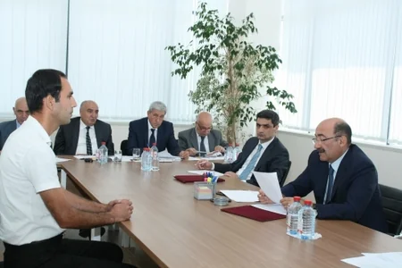 Əbülfəs Qarayev vətəndaşlara kömək edəcəyinə söz verib