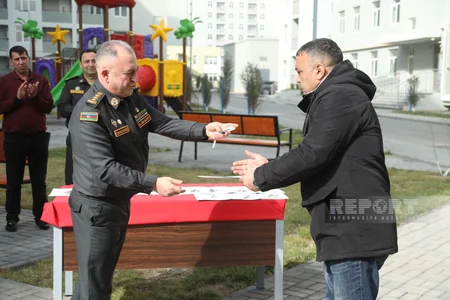 Qüsursuz xidmət etmiş bir qrup hərbi qulluqçuya mənzil verilib