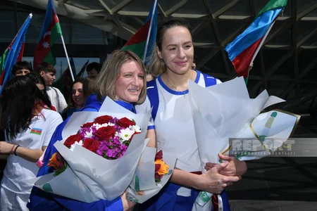 Olimpiadaya lisenziya qazanan Azərbaycanın 3x3 basketbol millisi Vətənə dönüb