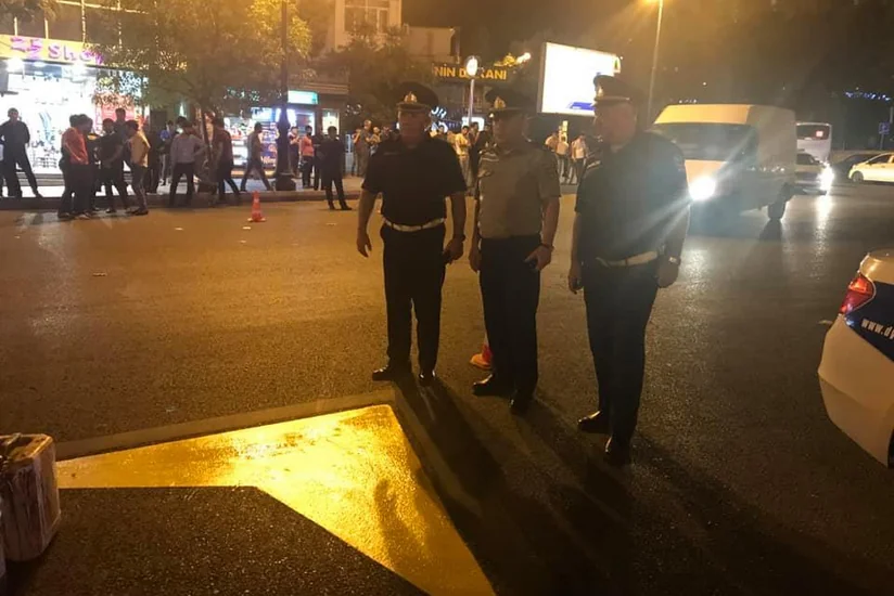 Yol polisi paytaxtın mərkəzi küçə və prospektlərində hüquqi maarifləndirmə tədbirləri aparır - FOTO
