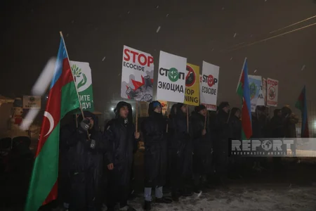 На дороге Ханкенди-Лачын продолжается акция протеста экоактивистов