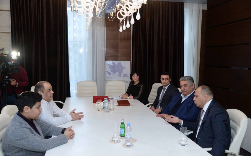 Azad Rəhimov qalib şahmatçı ilə görüşdü
