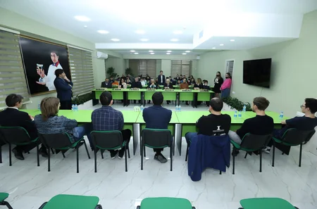 Memorial iştirakçıları Vüqar Həşimov Şahmat Akademiyasını ziyarət ediblər