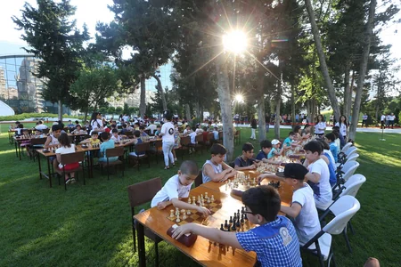 Heydər Əliyev Mərkəzinin parkında şahmat turniri keçirilib - FOTO