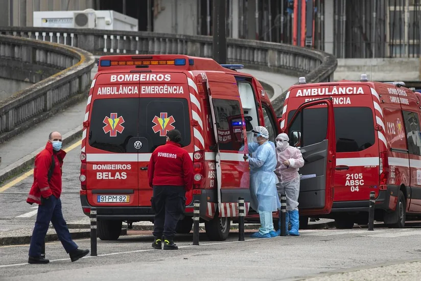 В Португалии с декабря вернут ограничения против COVID-19
