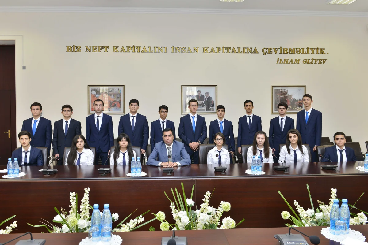 Elmar Qasımov BANM-in Prezident təqaüdçüləri ilə görüşüb