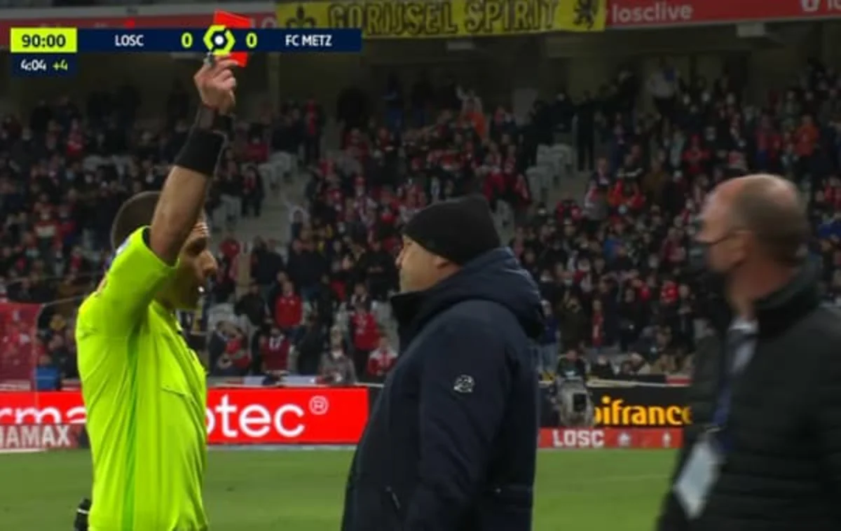 Fransa klubunun baş məşqçisi oyunun sonunda dava edib