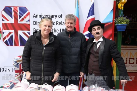 Britaniya səfirliyi Bakıda xeyriyyə yarmarkası təşkil edib