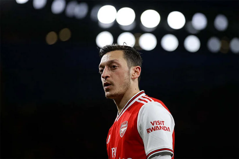 Mesut Özil Hindistanda 23 uşağı əməliyyat etdirdi - VİDEO