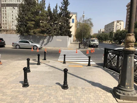 BNA bir sıra küçə və prospektlərdə yeni piyada keçidləri çəkib və mövcud olanları yeniləyib