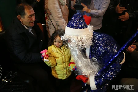 Bakı Metropoliteni kiçik sərnişinlərinə Yeni il sürprizi edib - FOTOREPORTAJ