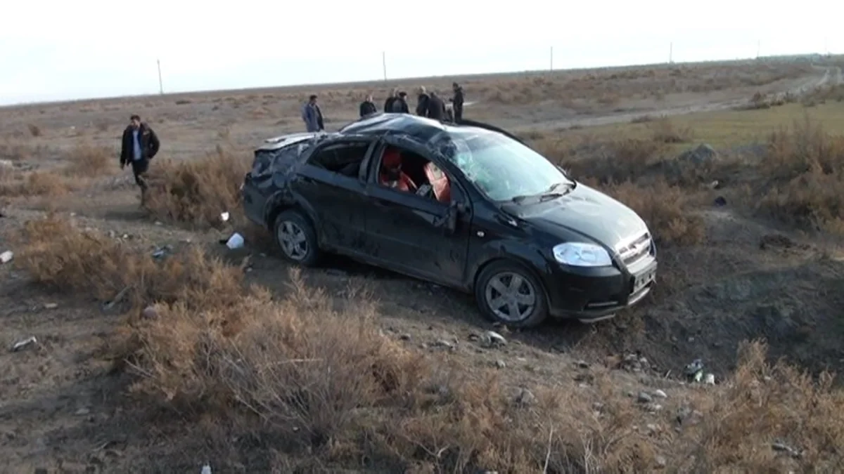 Salyanda avtomobil aşıb, ata və oğul xəsarət alıb