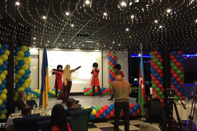 В Полтаве отметили День Государственного флага Азербайджана - ФОТО