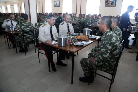 Müdafiə naziri Əlahiddə Ümumqoşun Ordunun hərbi hissələrində olub
