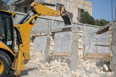 BŞİH Zeytunluqda qanunsuz zəbt olunmuş 16 torpaq sahəsinin hasarlarını söküb - FOTO - YENİLƏNİB