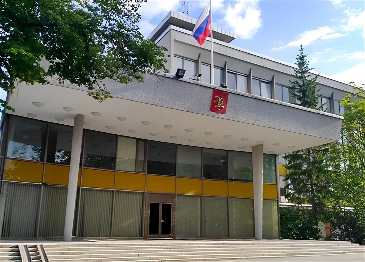 Paint cans thrown at Russian embassy in Sweden