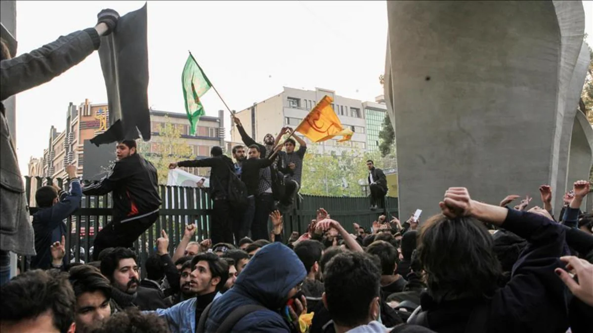 Более 20 человек погибли за два дня акций протеста в Иране