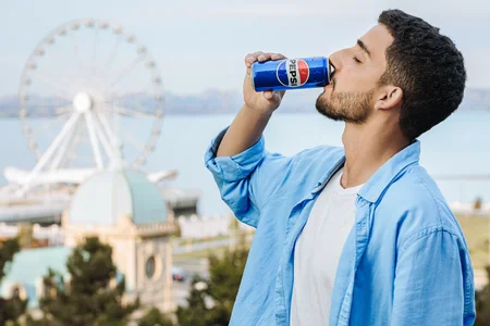 Pepsi 120 ölkədə vizual görkəmini dəyişərək 14 ildən sonra yeni görünüşünü təqdim edir - FOTO
