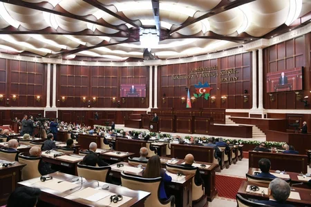 Prezident İlham Əliyev Azərbaycan parlamentinin 100 illiyi münasibətilə keçirilən təntənəli iclasda iştirak edib