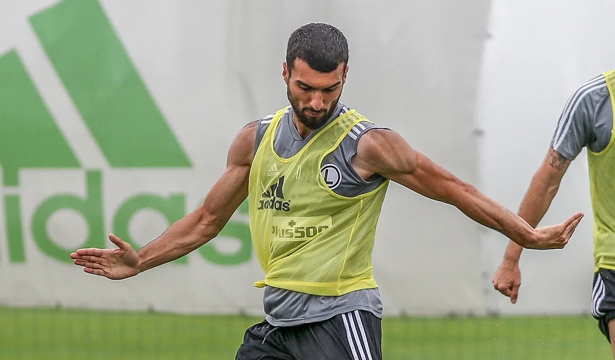 Çempionlar Liqası: Mahir Emreli Legiyanın start heyətində