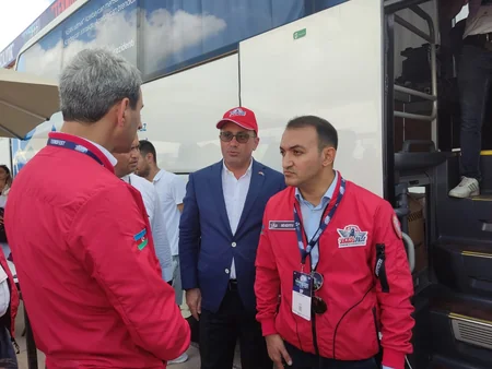 Azərbaycan rəsmiləri Türkiyədəki vətəndaşlarımızın problemlərini dinləyib