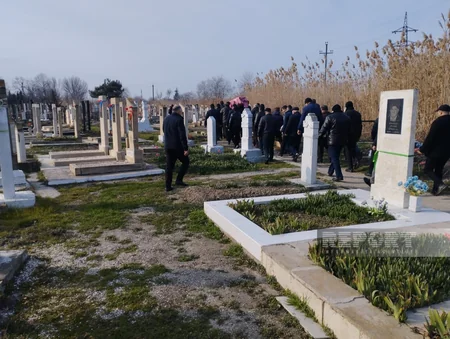Türkiyədə zəlzələdə həlak olan azərbaycanlı iş adamı Salyanda dəfn olunub - YENİLƏNİB