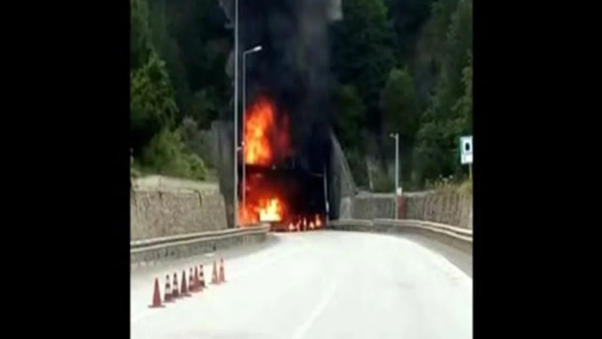 Truck crashes at tunnel in Turkey: 5 killed, 2 injured