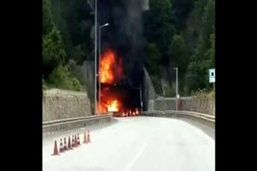 Truck crashes at tunnel in Turkey: 5 killed, 2 injured
