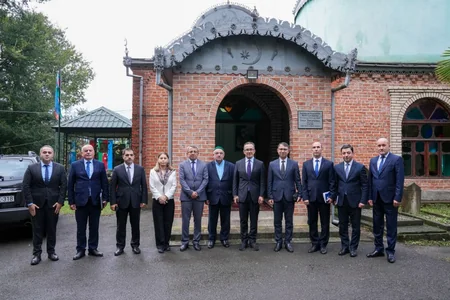 Dini Komitənin sədri Lənkərandakı “Şeyx Zahid” ziyarətgahı və Böyük bazar “Cümə” məscidində olub