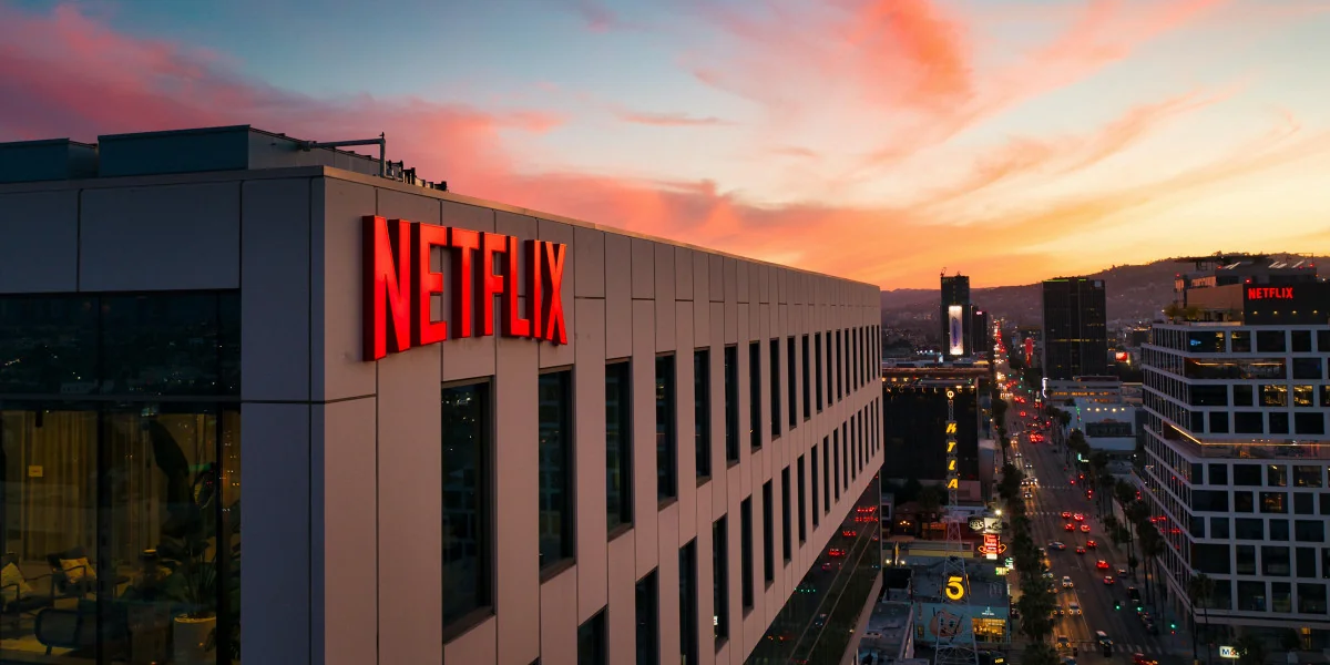 Netflix сократит около 150 сотрудников на фоне замедления роста выручки