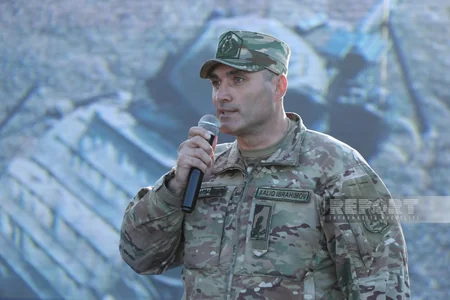 Hərbi Dəniz Qüvvələrində Zəfər Gününə həsr olunan təntənəli mərasim keçirilib