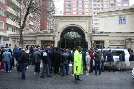 Bakıda Ramazan münasibətilə bayram namazı qılınıb