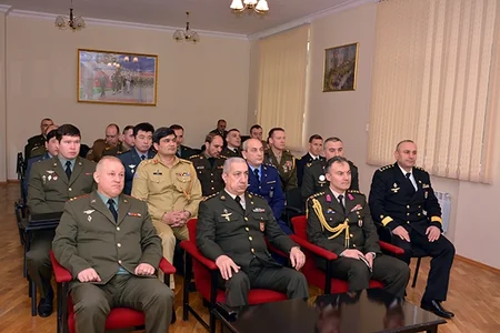 Аккредитованные в страну военные атташе посетили специальные учебные заведения