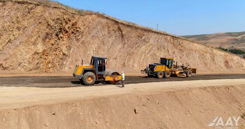 Cəlilabadda 9 yaşayış məntəqəsini əhatə edən yollar yenidən qurulur