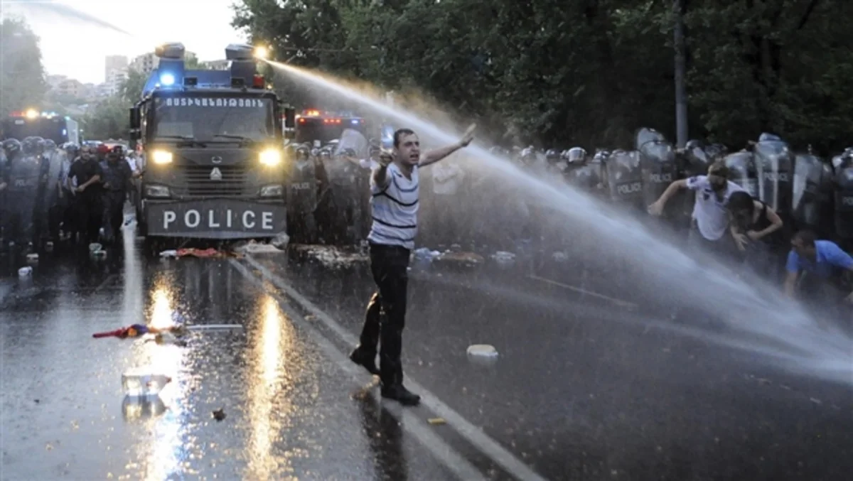 ​Ermənistanda aksiyada zorakılıq edən polislərə cinayət işi açılıb