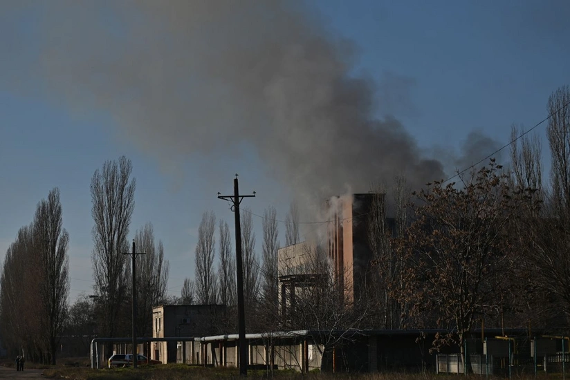 Russian army opens fire on Kherson, killing 2 and injuring 4