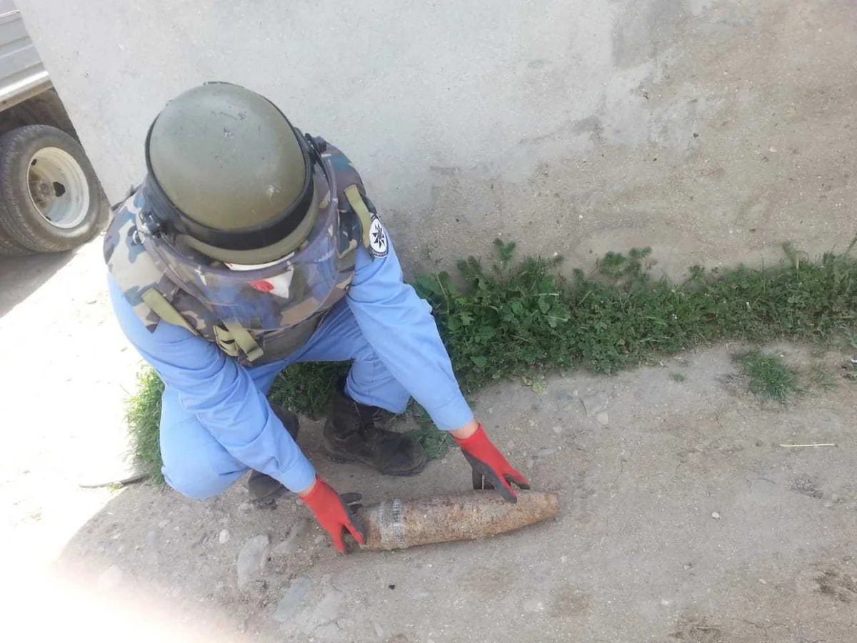 Sumqayıtda yol kənarında top mərmisi tapıldı