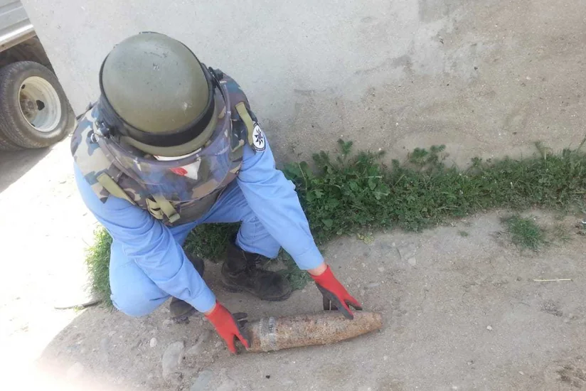 Sumqayıtda yol kənarında top mərmisi tapıldı