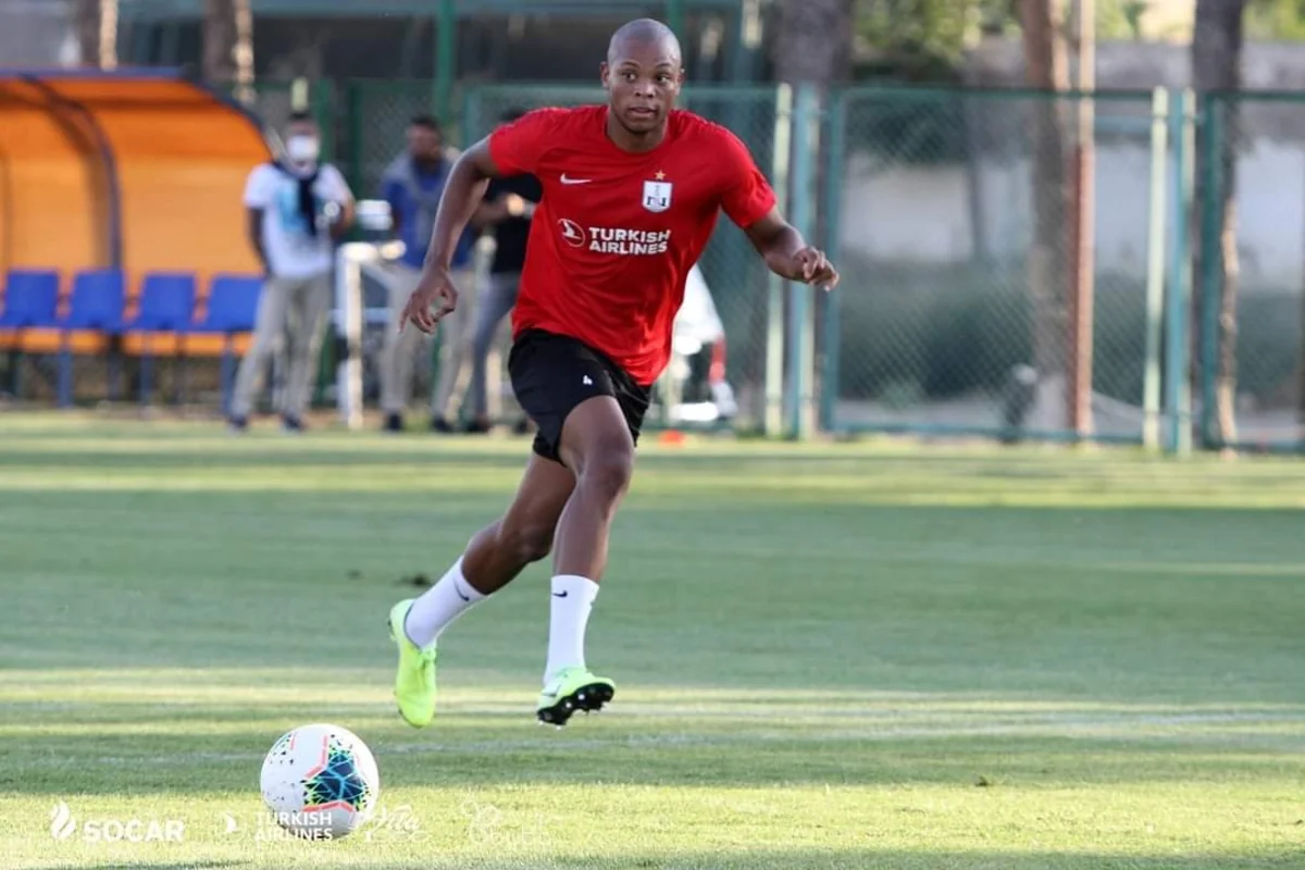 Neftçi braziliyalı müdafiəçi ilə vidalaşacaq