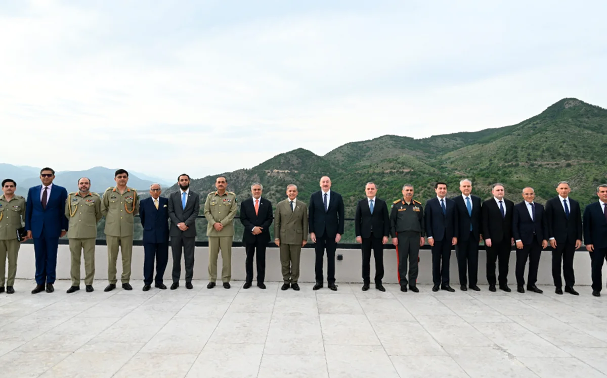Laçında İlham Əliyevin Şahbaz Şəriflə nahar əsnasında geniş tərkibdə görüşü olub