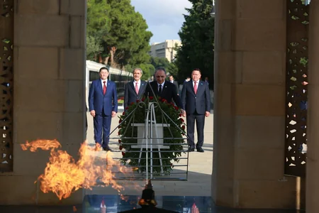 Prosecutor Generals of foreign countries visit Alleys of Honor and Martyrs 