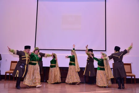 ADU-da “Qayğı ilə addım-addım” adlı maarifləndirici konfrans keçirilib