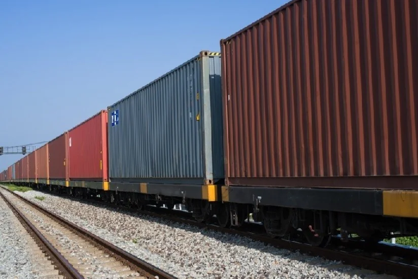 Train with 82 containers moving via BTK arrives in Baku