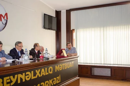 Akif Təvəkküloğlunun həmmüəllifi olduğu kitabın təqdimatı keçirilib