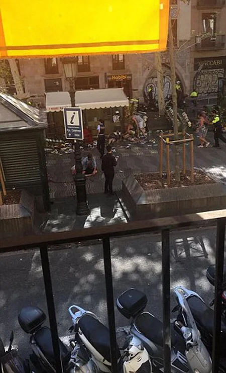 Barselonada terror aktı nəticəsində ölənlərin sayı 13 nəfərə, yaralıların sayı 32-ə çatıb - VİDEO - YENİLƏNİB-2