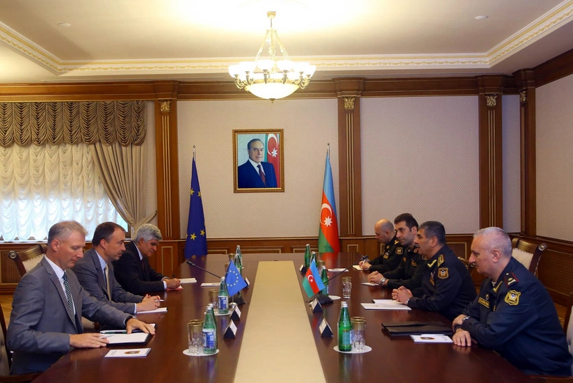 Müdafiə naziri Avropa İttifaqının xüsusi nümayəndəsi ilə görüşüb
