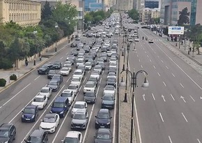 Bakının bir sıra yollarında nəqliyyatın sıxlığı müşahidə olunur