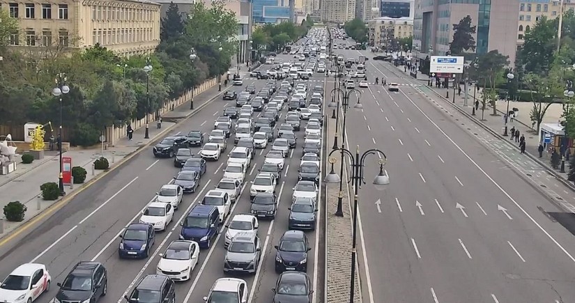 Bakıda 18 istiqamətdə nəqliyyatın sıxlığı müşahidə olunur - YENİLƏNİB