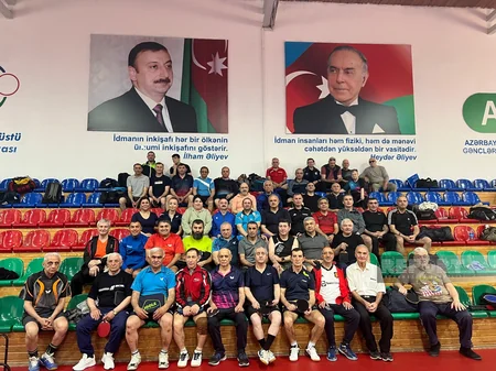 Veteran stolüstü tennisçilər arasında ölkə çempionatına start verilib